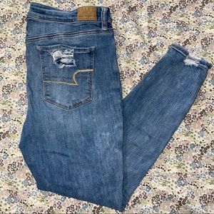 American Eagle Hi-Rise Distressed Jegging